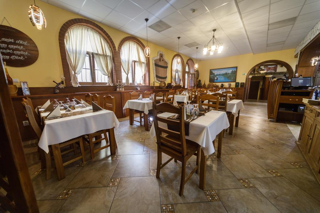 Tokaj Zlata Putna - Restaurant & Pension Vinicky Exterior photo